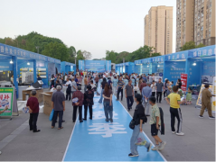 ”正在银鼎猴子园场